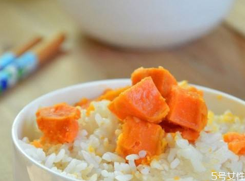 紅薯飯怎么做好吃 紅薯飯熱量高嗎 紅薯飯怎么做好吃 紅薯飯熱量高嗎