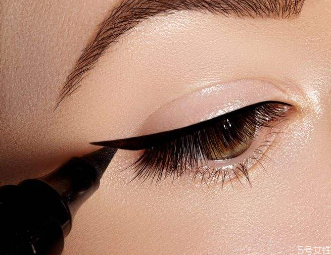 眼線筆干了放水里泡多久 眼線筆筆尖干了怎么辦 眼線筆干了放水里泡多久 眼線筆筆尖干了怎么辦