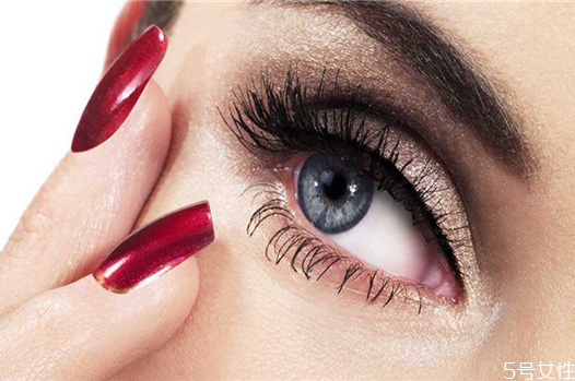 嫁接睫毛膠水弄到衣服上怎么去除 嫁接睫毛膠水如何卸掉 嫁接睫毛膠水弄到衣服上怎么去除 嫁接睫毛膠水如何卸掉