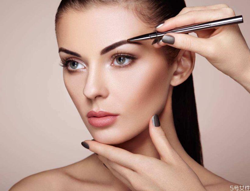 眉筆為什么一擦就掉了 眉筆為什么會發(fā)白 眉筆為什么一擦就掉了 眉筆為什么會發(fā)白