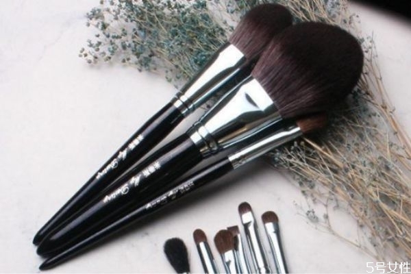 化妝刷有必要買嗎 化妝沒有刷子怎么辦 化妝刷有必要買嗎 化妝沒有刷子怎么辦