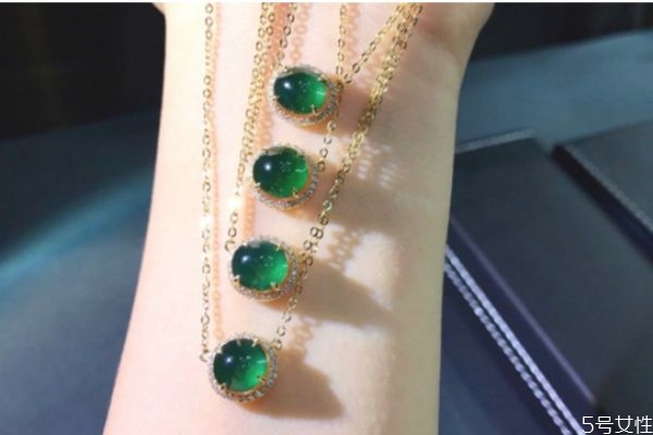 項(xiàng)鏈長了怎么收短 項(xiàng)鏈太長怎么變短小妙招