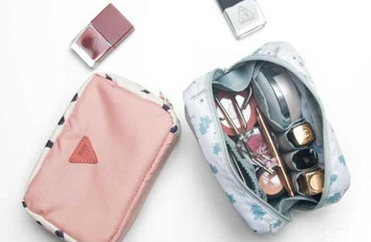 女生化妝包里有什么 女生出門必備物品 女生化妝包里有什么 女生出門必備物品