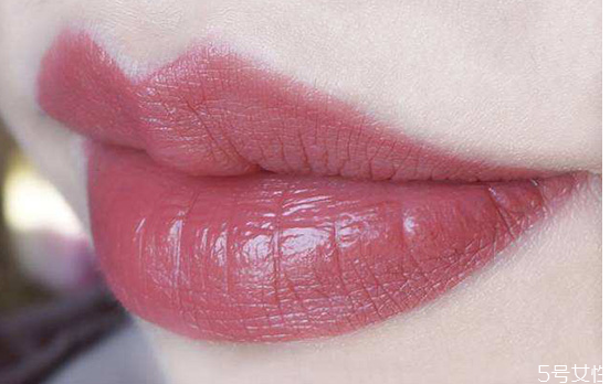 厚嘴唇適合涂豆沙色嗎 厚嘴唇怎么涂口紅顯白 厚嘴唇適合涂豆沙色嗎 厚嘴唇怎么涂口紅顯白
