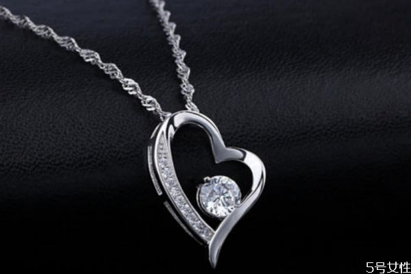 戴純銀項(xiàng)鏈過(guò)敏怎么辦 純銀項(xiàng)鏈斷了怎么辦 戴純銀項(xiàng)鏈過(guò)敏怎么辦 純銀項(xiàng)鏈斷了怎么辦