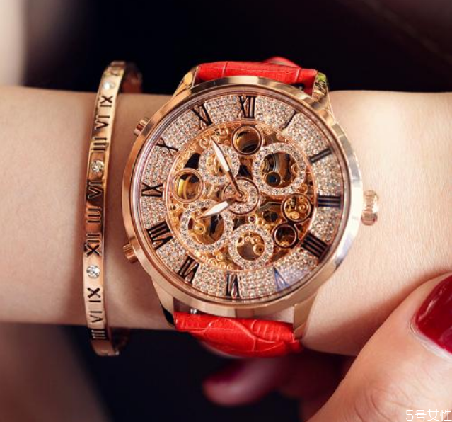 蒂瑋娜手表什么檔次 蒂瑋娜手表怎么保養(yǎng) 蒂瑋娜手表什么檔次 蒂瑋娜手表怎么保養(yǎng)