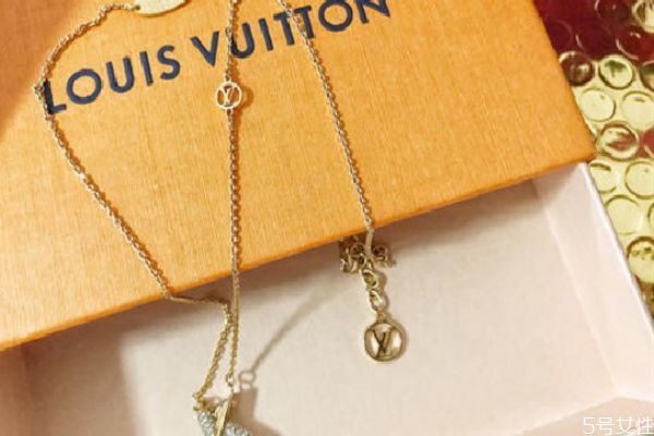 lv項(xiàng)鏈?zhǔn)裁床馁|(zhì)做的 lv的項(xiàng)鏈為什么這么貴 lv項(xiàng)鏈?zhǔn)裁床馁|(zhì)做的 lv的項(xiàng)鏈為什么這么貴