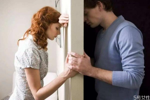 夫妻吵架冷戰(zhàn)該怎么辦 和老婆吵架后冷戰(zhàn)怎么辦 夫妻吵架冷戰(zhàn)該怎么辦 和老婆吵架后冷戰(zhàn)怎么辦