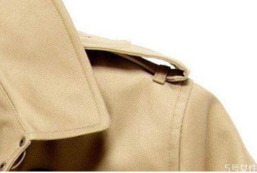 風(fēng)衣后面的一塊布叫什么 風(fēng)衣后面的腰帶怎么系 風(fēng)衣后面的一塊布叫什么 風(fēng)衣后面的腰帶怎么系