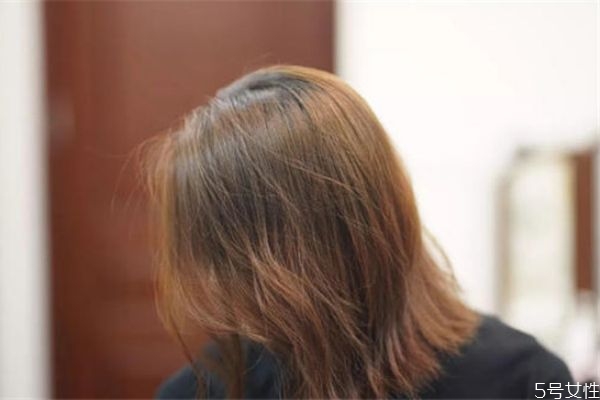 沒有吹風(fēng)機(jī)怎么讓頭發(fā)蓬松 讓頭發(fā)蓬松的竅門 沒有吹風(fēng)機(jī)怎么讓頭發(fā)蓬松 讓頭發(fā)蓬松的竅門