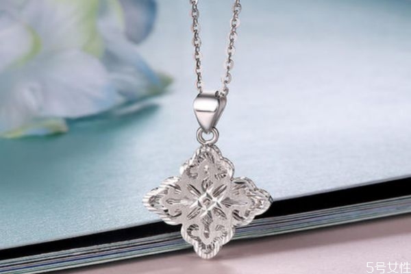 純銀項(xiàng)鏈泡水會(huì)變色嗎 純銀項(xiàng)鏈會(huì)過敏嗎 純銀項(xiàng)鏈泡水會(huì)變色嗎 純銀項(xiàng)鏈會(huì)過敏嗎