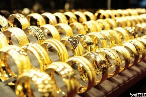 軟金和硬金有什么區(qū)別 黃金怎么保養(yǎng)常識(shí) 軟金和硬金有什么區(qū)別 黃金怎么保養(yǎng)常識(shí)