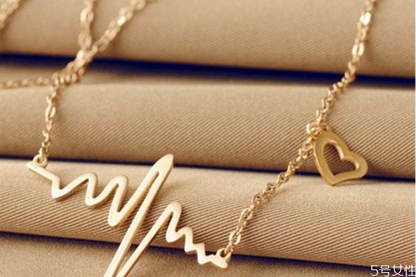 彩金項(xiàng)鏈變黑怎么洗 彩金項(xiàng)鏈保養(yǎng)法則 彩金項(xiàng)鏈變黑怎么洗 彩金項(xiàng)鏈保養(yǎng)法則