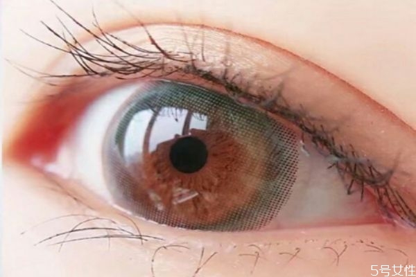 眼睛小了怎么戴美瞳 戴美瞳時(shí)老眨眼怎么辦 眼睛小了怎么戴美瞳 戴美瞳時(shí)老眨眼怎么辦