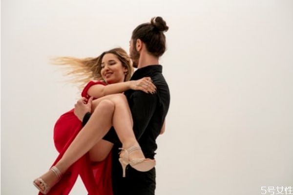 怎么讓老公和小三鬧矛盾 聰明的女人結(jié)束婚外情 怎么讓老公和小三鬧矛盾 聰明的女人結(jié)束婚外情