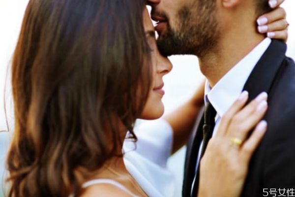 出軌被周圍人知道怎么辦 婚內(nèi)出軌被別人知道了 出軌被周圍人知道怎么辦 婚內(nèi)出軌被別人知道了