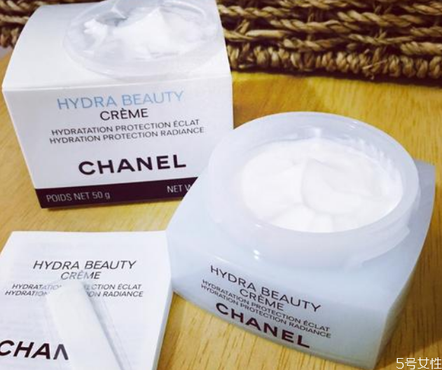 保濕面霜晚上用還是白天用 保濕面霜一天用幾次 保濕面霜晚上用還是白天用 保濕面霜一天用幾次