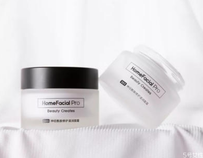 保濕面霜晚上用還是白天用 保濕面霜一天用幾次 保濕面霜晚上用還是白天用 保濕面霜一天用幾次