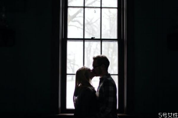 老公出軌有哪些日常表現(xiàn) 出軌后的婚姻還能要嗎 老公出軌有哪些日常表現(xiàn) 出軌后的婚姻還能要嗎