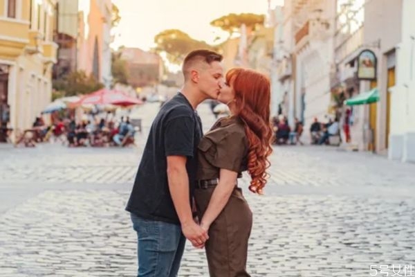 老公出軌有哪些日常表現(xiàn) 出軌后的婚姻還能要嗎 老公出軌有哪些日常表現(xiàn) 出軌后的婚姻還能要嗎