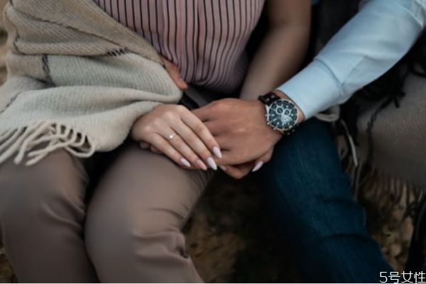 出軌被周圍人知道怎么辦 婚內(nèi)出軌被別人知道了 出軌被周圍人知道怎么辦 婚內(nèi)出軌被別人知道了