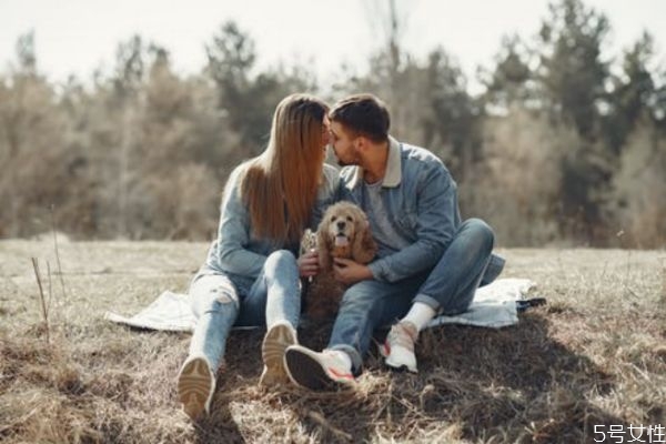 出軌被周圍人知道怎么辦 婚內(nèi)出軌被別人知道了 出軌被周圍人知道怎么辦 婚內(nèi)出軌被別人知道了