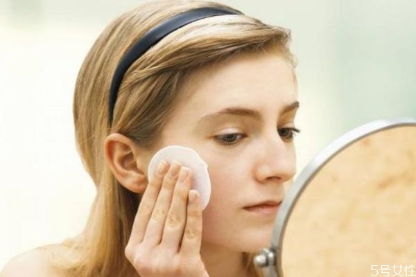 好壞粉底液有什么區(qū)別 如何辨別粉底液的好壞 好壞粉底液有什么區(qū)別 如何辨別粉底液的好壞