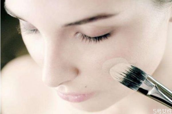 好壞粉底液有什么區(qū)別 如何辨別粉底液的好壞 好壞粉底液有什么區(qū)別 如何辨別粉底液的好壞