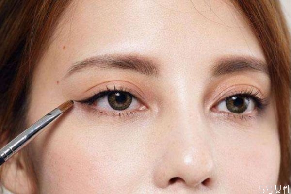 畫(huà)下眼線要用眼線筆還是眼線液 畫(huà)下眼線技巧 畫(huà)下眼線要用眼線筆還是眼線液 畫(huà)下眼線技巧