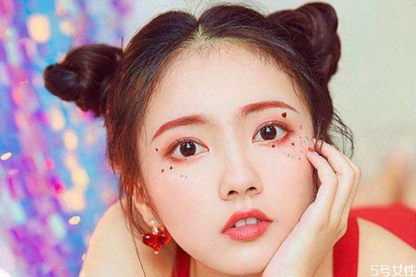 化妝后能熱氣蒸臉嗎 蒸臉的注意事項(xiàng) 化妝后能熱氣蒸臉嗎 蒸臉的注意事項(xiàng)