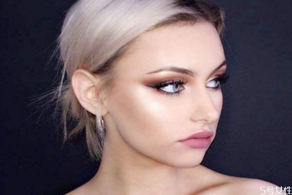 化妝后能熱氣蒸臉嗎 蒸臉的注意事項(xiàng) 化妝后能熱氣蒸臉嗎 蒸臉的注意事項(xiàng)