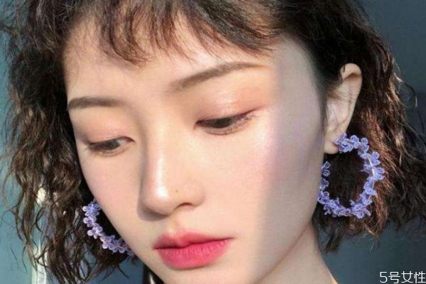 畫裸妝要哪些化妝品 裸妝怎么畫有哪些步驟 畫裸妝要哪些化妝品 裸妝怎么畫有哪些步驟