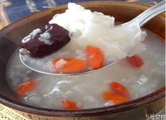 銀耳煮不出膠可以吃嗎 銀耳為什么不出膠 銀耳煮不出膠可以吃嗎 銀耳為什么不出膠