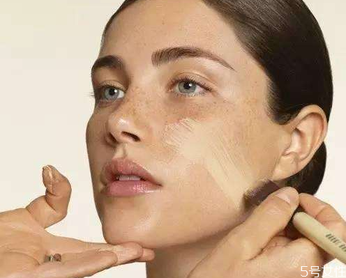 粉底液試色方法 粉底液試色正確打開(kāi)方式 粉底液試色方法 粉底液試色正確打開(kāi)方式