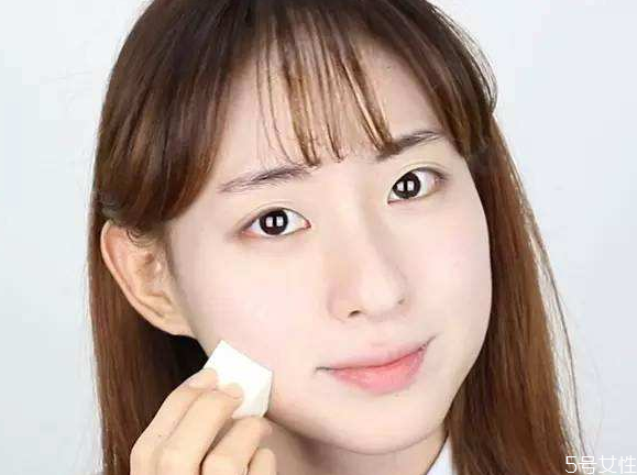 粉底液試色方法 粉底液試色正確打開(kāi)方式 粉底液試色方法 粉底液試色正確打開(kāi)方式