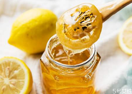 喝百香果蜂蜜水會(huì)胖嗎 一杯百香果蜂蜜的熱量 喝百香果蜂蜜水會(huì)胖嗎 一杯百香果蜂蜜的熱量