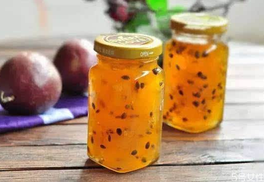 喝百香果蜂蜜水會(huì)胖嗎 一杯百香果蜂蜜的熱量 喝百香果蜂蜜水會(huì)胖嗎 一杯百香果蜂蜜的熱量