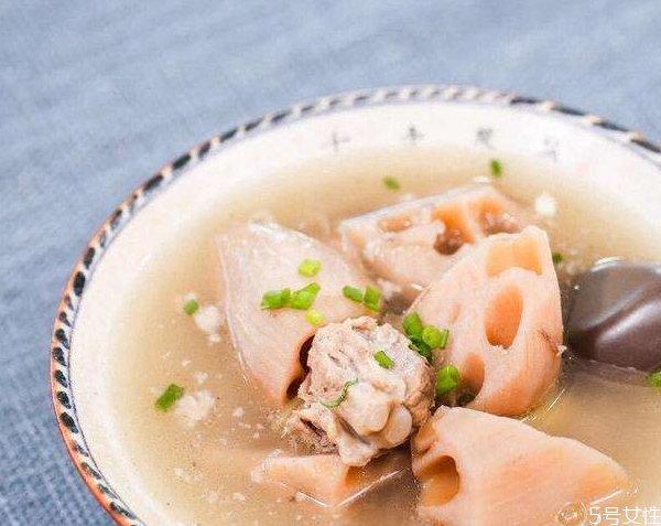 蓮藕排骨湯怎么做好喝 蓮藕排骨湯用什么藕 蓮藕排骨湯怎么做好喝 蓮藕排骨湯用什么藕