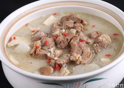 羊肉湯熱量高嗎 冬天喝羊肉湯長胖嗎 羊肉湯熱量高嗎 冬天喝羊肉湯長胖嗎