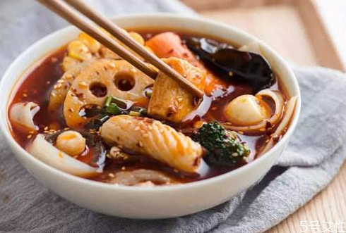 火鍋和麻辣燙的區(qū)別 火鍋和麻辣燙哪個(gè)好吃 火鍋和麻辣燙的區(qū)別 火鍋和麻辣燙哪個(gè)好吃