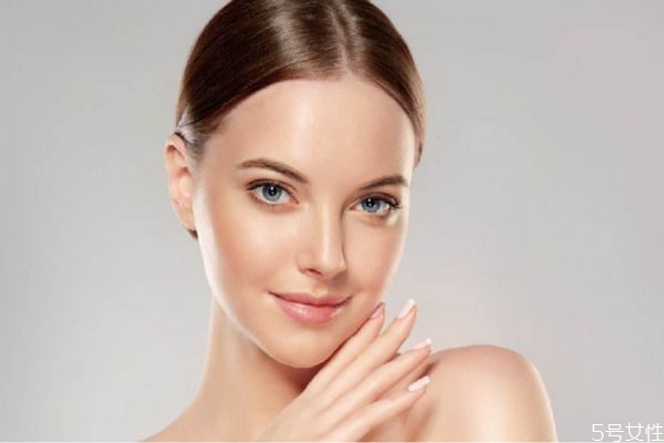 冬季皮膚該怎么補(bǔ)水 冬季皮膚補(bǔ)水小妙招 冬季皮膚該怎么補(bǔ)水 冬季皮膚補(bǔ)水小妙招