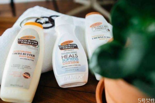 身體乳涂腋下有害嗎 身體乳到底能不能美白 身體乳涂腋下有害嗎 身體乳到底能不能美白