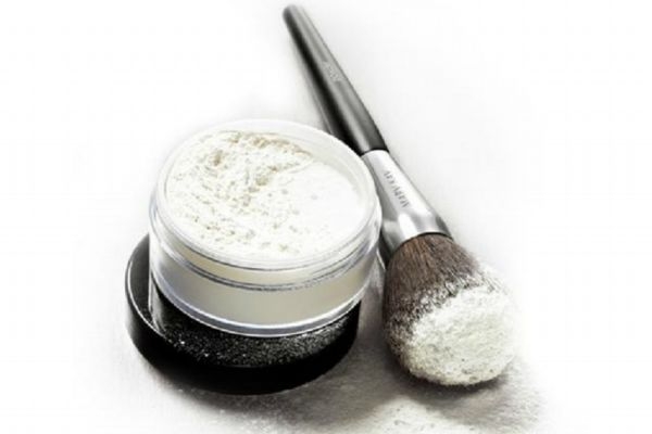 定妝粉和修容粉哪個(gè)先 散粉和高光哪個(gè)先用 定妝粉和修容粉哪個(gè)先 散粉和高光哪個(gè)先用