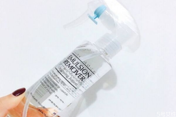 用卸妝洗面奶還用卸妝水嗎 用卸妝洗面奶可以洗干凈嗎 用卸妝洗面奶還用卸妝水嗎 用卸妝洗面奶可以洗干凈嗎