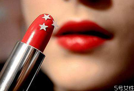 唇膏斷了怎么修復(fù) 唇膏斷了放冰箱可以接上嗎 唇膏斷了怎么修復(fù) 唇膏斷了放冰箱可以接上嗎