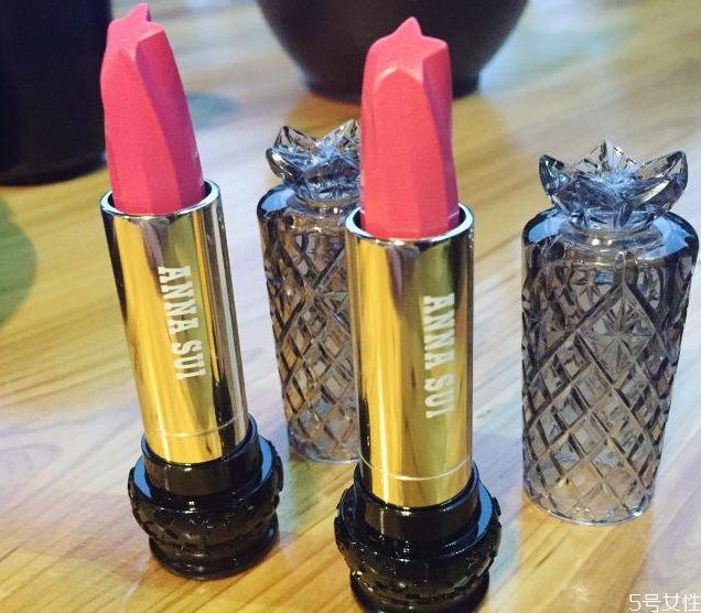 唇膏斷了怎么修復(fù) 唇膏斷了放冰箱可以接上嗎 唇膏斷了怎么修復(fù) 唇膏斷了放冰箱可以接上嗎