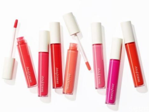 吃東西前要擦掉唇蜜嗎 唇蜜可以涂著睡覺嗎 吃東西前要擦掉唇蜜嗎 唇蜜可以涂著睡覺嗎