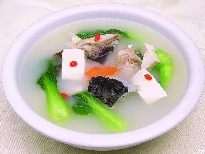 魚頭豆腐湯會(huì)發(fā)胖嗎 減肥可以吃魚頭燉豆腐嗎 魚頭豆腐湯會(huì)發(fā)胖嗎 減肥可以吃魚頭燉豆腐嗎