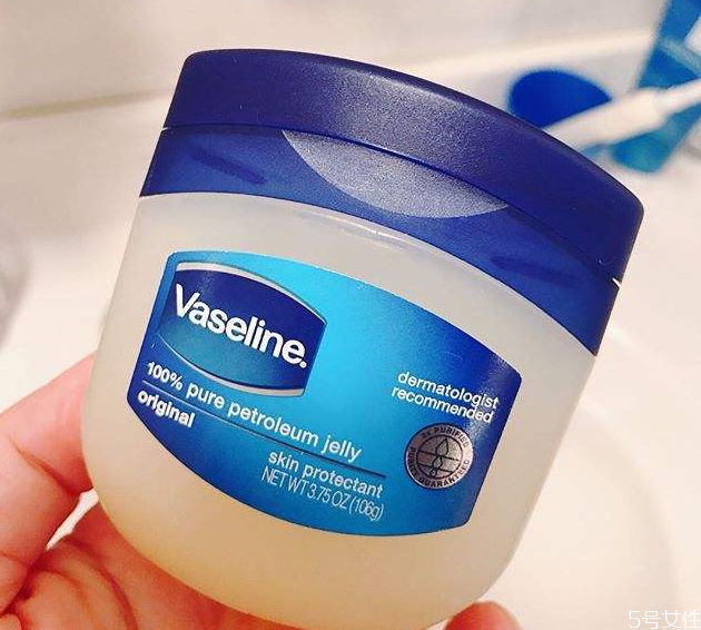 凡士林擦臉有什么危害 凡士林涂臉可以過夜嗎 凡士林擦臉有什么危害 凡士林涂臉可以過夜嗎