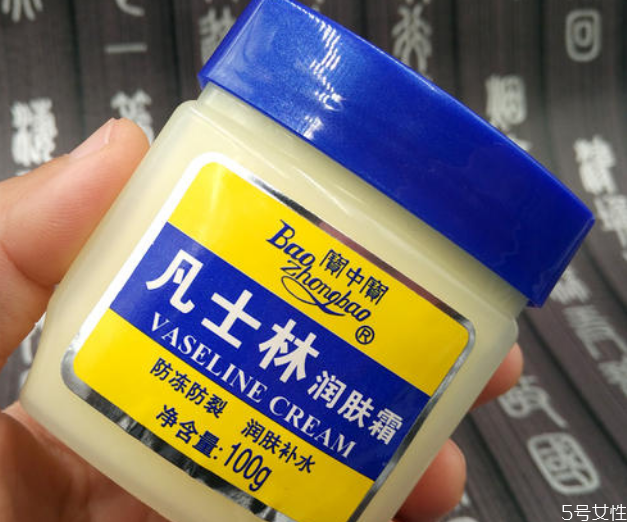 凡士林可以卸妝嗎 怎么用凡士林卸妝 凡士林可以卸妝嗎 怎么用凡士林卸妝